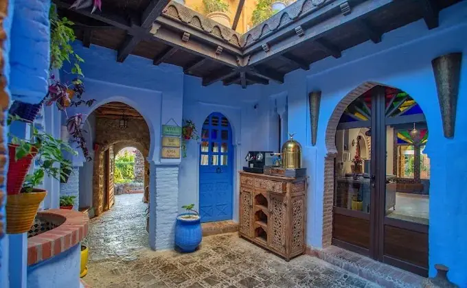 Pátio azul do riad Dar Echchaouen